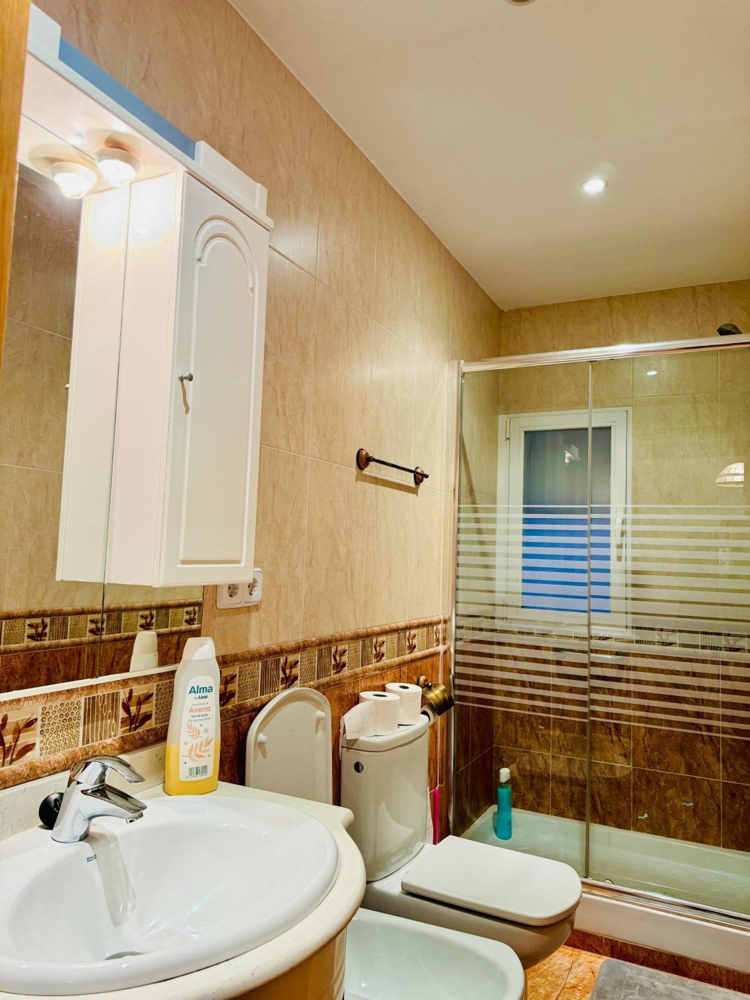 Pisos Familiares Barajas Apartment Madrid Ngoại thất bức ảnh