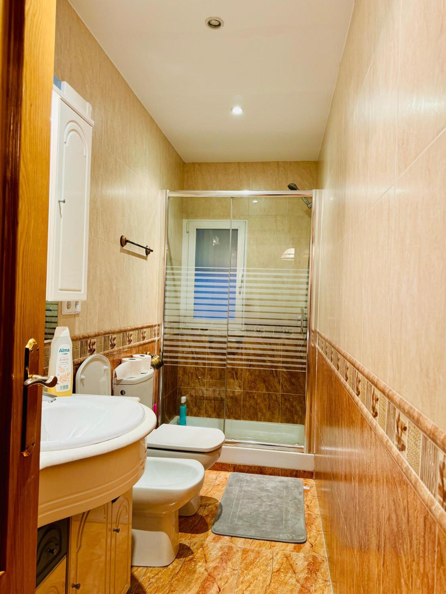 Pisos Familiares Barajas Apartment Madrid Ngoại thất bức ảnh